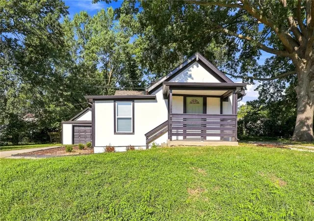 Photo 1 of Single family home for sale at 7126 Main St, Kansas City, MO 64114 | MLS# 2649429 | Listing updated on 2026-10-29