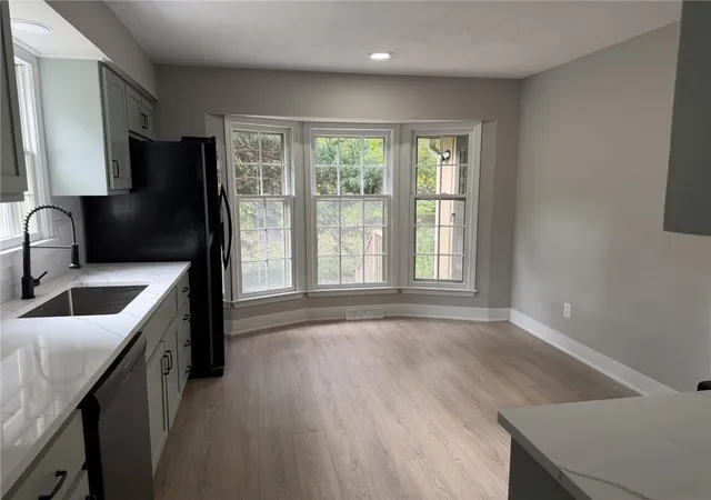 Photo 4 of Single family home for sale at 304 NE Oak Tree Ct, Lees Summit, MO 64086 | MLS# 2649434 | Listing updated on 2026-10-30