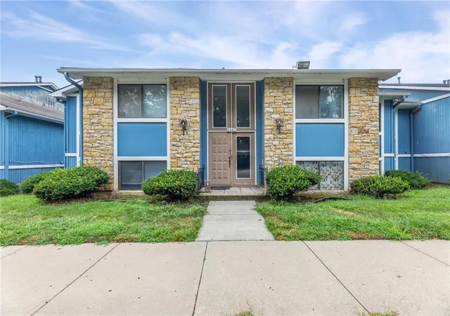 Condo for sale at 8143 Holmes Rd #201, Kansas City, MO 64131 | MLS# 2649446