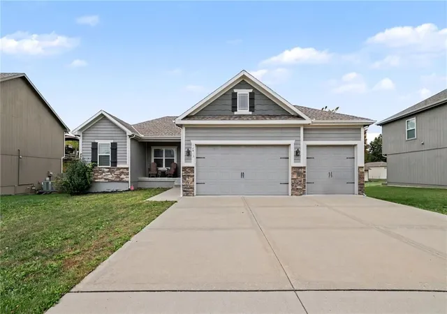 Photo 1 of Single family home for sale at 12419 Live Oak Cir, Peculiar, MO 64078 | MLS# 2649455 | Listing updated on 2026-10-29