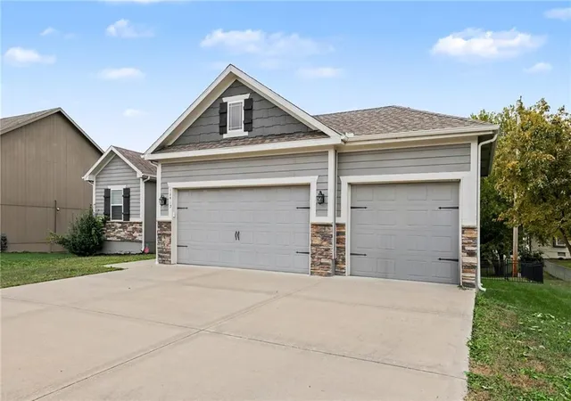 Photo 2 of Single family home for sale at 12419 Live Oak Cir, Peculiar, MO 64078 | MLS# 2649455 | Listing updated on 2026-10-29