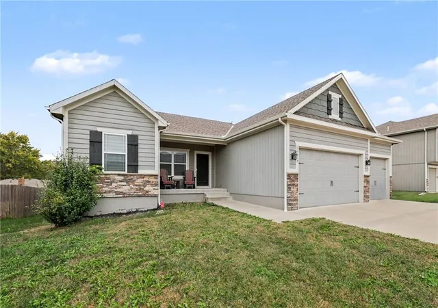Photo 3 of Single family home for sale at 12419 Live Oak Cir, Peculiar, MO 64078 | MLS# 2649455 | Listing updated on 2026-10-29