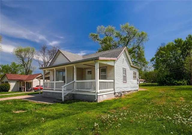 Single family home for sale at 823 S Olive St, Ottawa, KS 66067 | MLS# 2649476