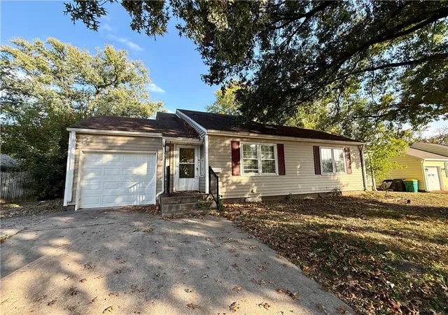 Single family home for sale at 8207 Antioch Rd, Overland Park, KS 66204 | MLS# 2649477