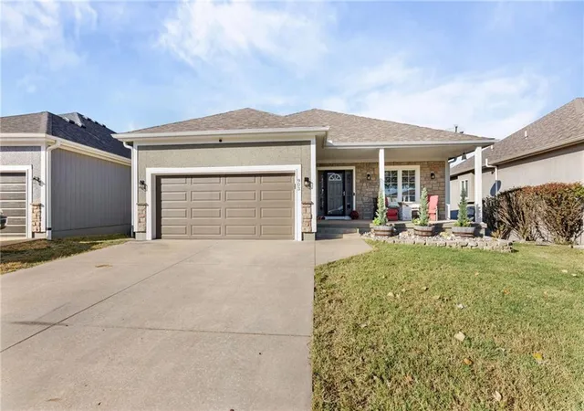 Single family home for sale at 903 Redbud Dr, Paola, KS 66071 | MLS# 2649481