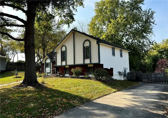 Photo 1 of Single family home for sale at 3806 Taggart Ct, Saint Joseph, MO 64506 | MLS# 2649483 | Listing updated on 2026-10-29