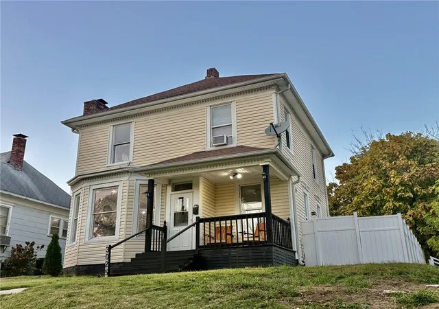 Single family home for sale at 3025 Locust St, Saint Joseph, MO 64501 | MLS# 2649485