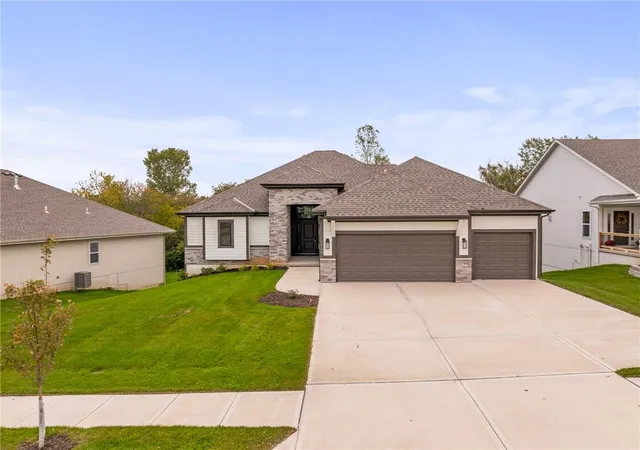 Single family home for sale at 2350 Wabash St, Olathe, KS 66061 | MLS# 2649527