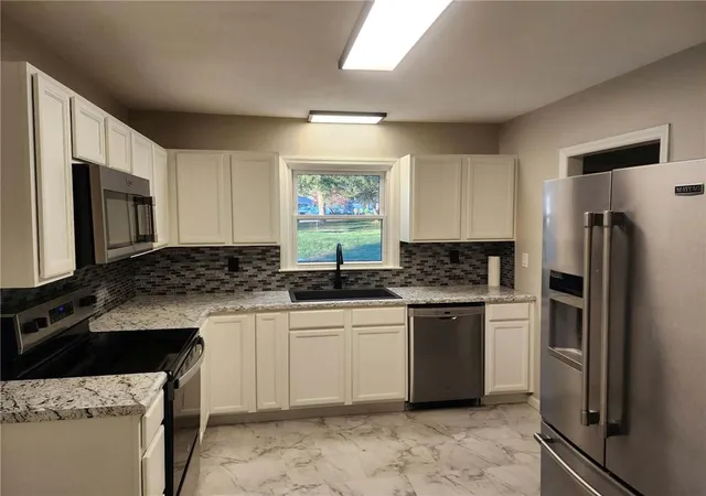 Photo 2 of Single family home for sale at 810 SE Douglas St, Lees Summit, MO 64063 | MLS# 2649539 | Listing updated on 2026-10-30