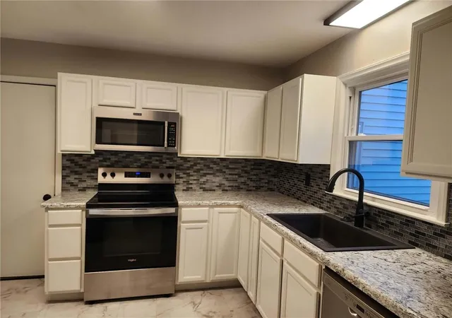 Photo 3 of Single family home for sale at 810 SE Douglas St, Lees Summit, MO 64063 | MLS# 2649539 | Listing updated on 2026-10-30