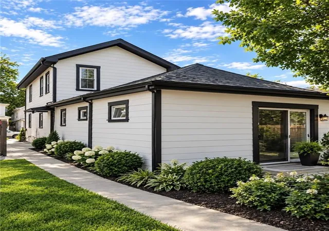 Photo 3 of Single family home for sale at 1019 Ridenbaugh St, Saint Joseph, MO 64501 | MLS# 2649548 | Listing updated on 2026-10-30