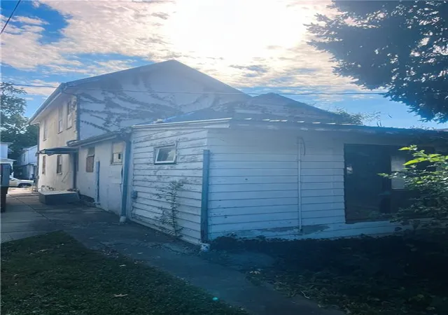 Photo 4 of Single family home for sale at 1019 Ridenbaugh St, Saint Joseph, MO 64501 | MLS# 2649548 | Listing updated on 2026-10-30