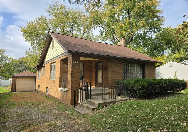 Single family home for sale at 1916 Ralston Ave, Independence, MO 64052 | MLS# 2649550