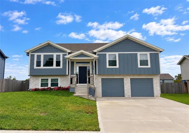 Single family home for sale at 1913 Eagle Dr, Harrisonville, MO 64701 | MLS# 2649551