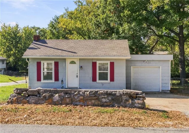Single family home for sale at 4428 N Olive St, Kansas City, MO 64116 | MLS# 2649577