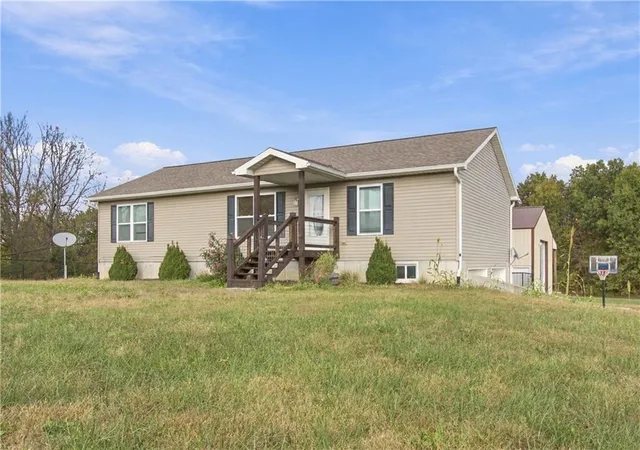 Photo 1 of Single family home for sale at 823 NE 951 Road, Knob Noster, MO 65336 | MLS# 2649598 | Listing updated on 2026-10-30