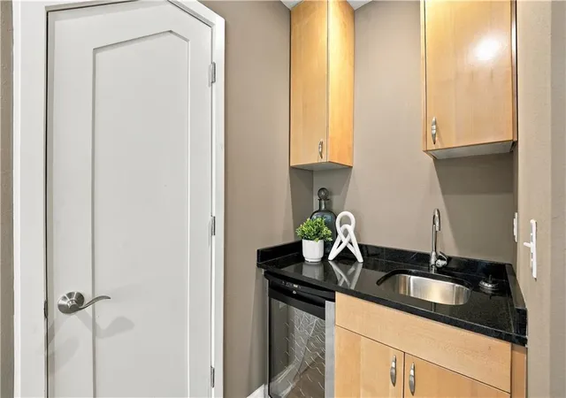 Photo 3 of Condo for sale at 4540 J C Nichols Pkwy, Kansas City, MO 64111 | MLS# 2649604 | Listing updated on 2026-10-30