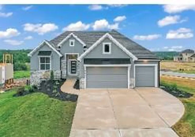 Single family home for sale at 8168 Roundtree St, Lenexa, KS 66220 | MLS# 2649651