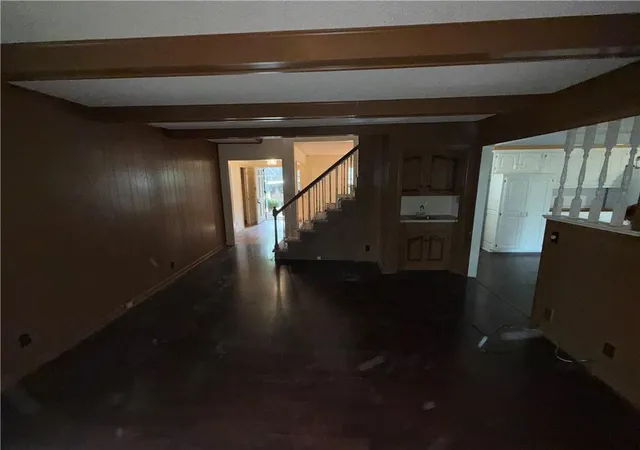Photo 2 of Single family home for sale at 207 NW Oxford Ln, Lees Summit, MO 64063 | MLS# 2649690 | Listing updated on 2026-10-30