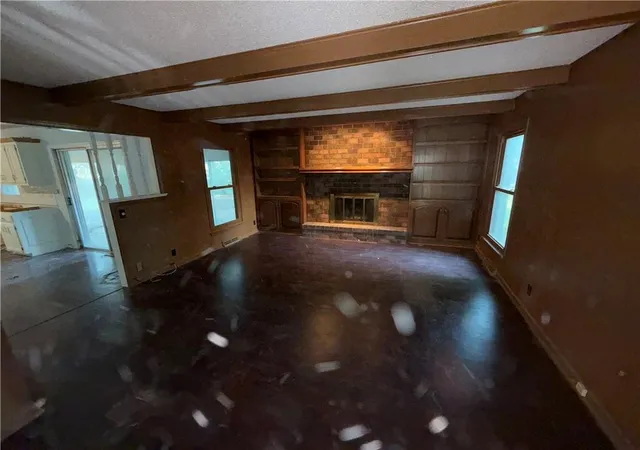 Photo 3 of Single family home for sale at 207 NW Oxford Ln, Lees Summit, MO 64063 | MLS# 2649690 | Listing updated on 2026-10-30