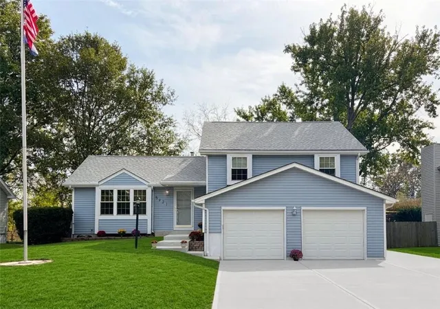 Single family home for sale at 8421 Northwest 68th St, Kansas City, MO 64152 | MLS# 2649703