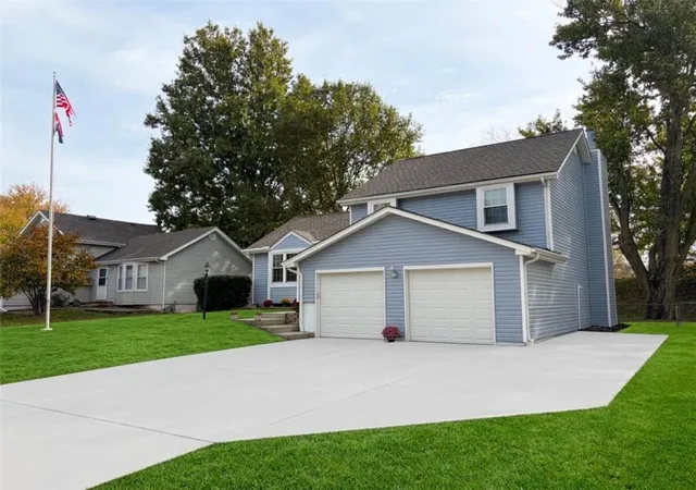 Photo 2 of Single family home for sale at 8421 Northwest 68th St, Kansas City, MO 64152 | MLS# 2649703 | Listing updated on 2026-10-30