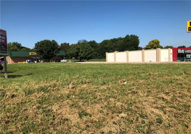 4th image of 222 N Madison St, Raymore, MO 64083 | MLS# 2199781