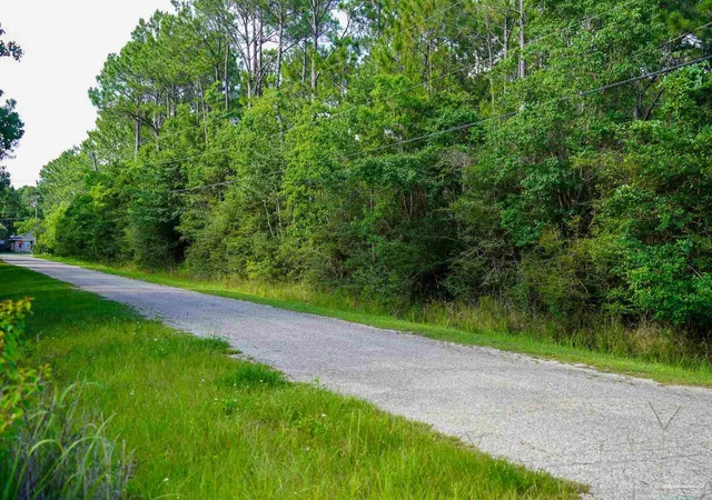 3rd image of 968 Clearview St, Milton, FL 32583 | MLS# 665408