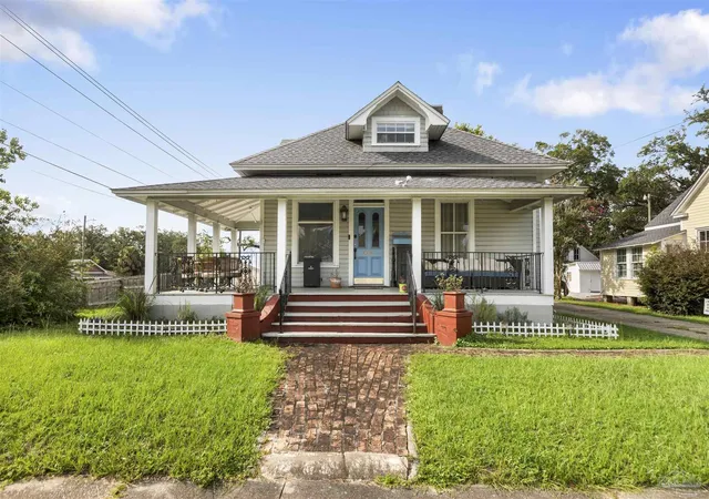 Photo 2 of Single family home for sale at 823 E Jackson St, Pensacola, FL 32501 | MLS# 685168 | Listing updated on 2026-08-27