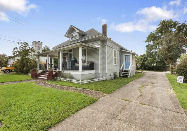 Photo 3 of Single family home for sale at 823 E Jackson St, Pensacola, FL 32501 | MLS# 685168 | Listing updated on 2026-08-27