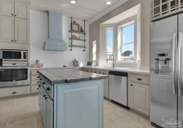 Photo 3 of Sale Pending at 1315 Ariola Dr, Gulf Breeze, FL 32561 | MLS# 658380 | Listing updated on 2026-09-16