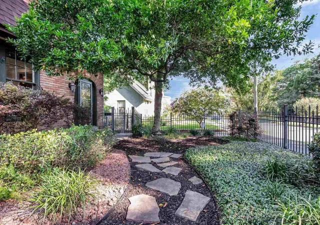 Photo 3 of Single family home for sale at 1124 N Spring St, Pensacola, FL 32501 | MLS# 685468 | Listing updated on 2026-10-05