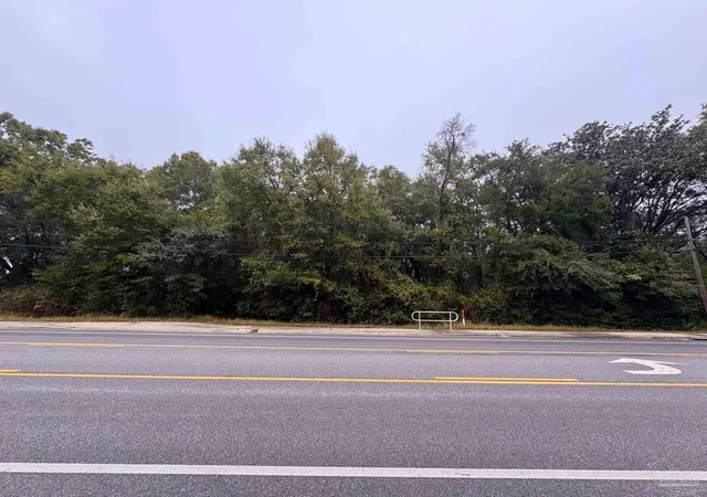 4th image of 2800 E Olive Rd, Pensacola, FL 32514 | MLS# 676185