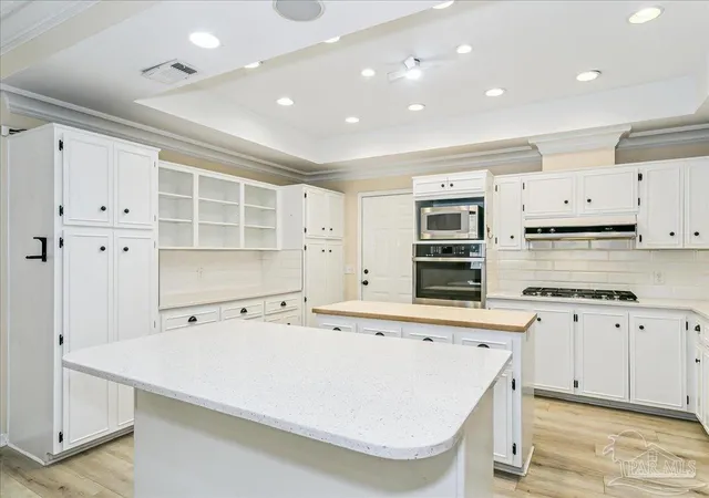 Photo 3 of Single family home for sale at 2437 W Bayshore Rd, Gulf Breeze, FL 32563 | MLS# 678969 | Listing updated on 2026-09-02