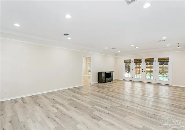 Photo 4 of Single family home for sale at 2437 W Bayshore Rd, Gulf Breeze, FL 32563 | MLS# 678969 | Listing updated on 2026-09-02