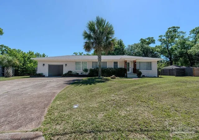 Photo 2 of Single family home for sale at 170 N Stillman St, Pensacola, FL 32505 | MLS# 682302 | Listing updated on 2026-09-14