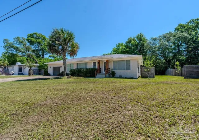 Photo 3 of Single family home for sale at 170 N Stillman St, Pensacola, FL 32505 | MLS# 682302 | Listing updated on 2026-09-14