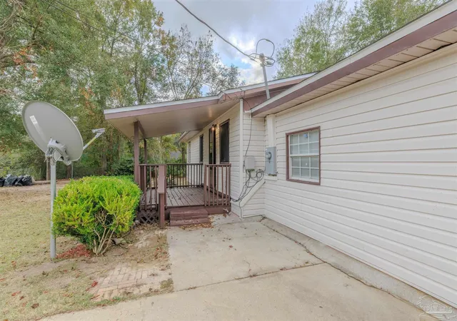 Photo 3 of Single family home for sale at 825 Booker Ave, Cantonment, FL 32533 | MLS# 674430 | Listing updated on 2026-08-21