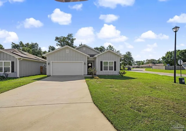 Photo 3 of Single family home for sale at 6562 Paso Fino Dr, Pensacola, FL 32526 | MLS# 685026 | Listing updated on 2026-09-10
