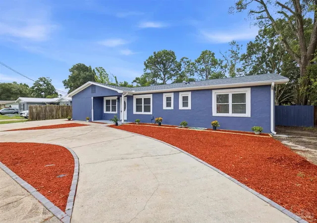 Photo 3 of Single family home for sale at 742 Mayflower Ave, Ft Walton Beach, FL 32547 | MLS# 688266 | Listing updated on 2026-08-29
