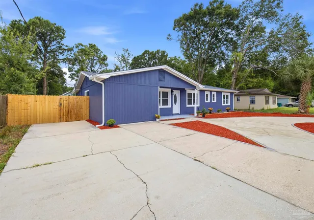 Photo 4 of Single family home for sale at 742 Mayflower Ave, Ft Walton Beach, FL 32547 | MLS# 688266 | Listing updated on 2026-08-29