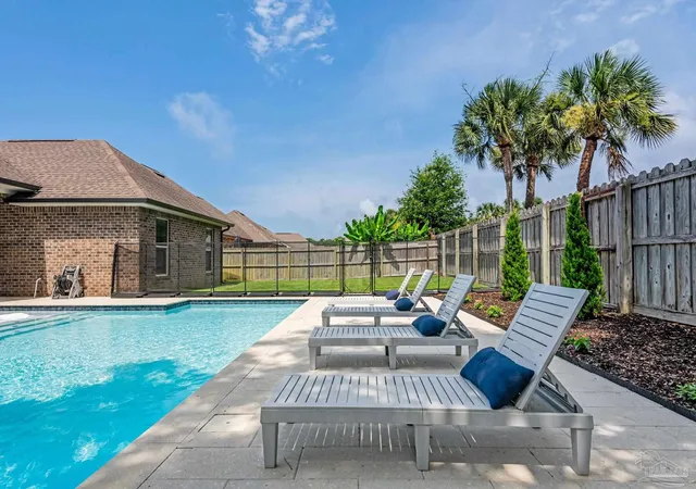 Photo 2 of Single family home for sale at 1525 Sabal Palm Dr, Gulf Breeze, FL 32563 | MLS# 685163 | Listing updated on 2026-09-30