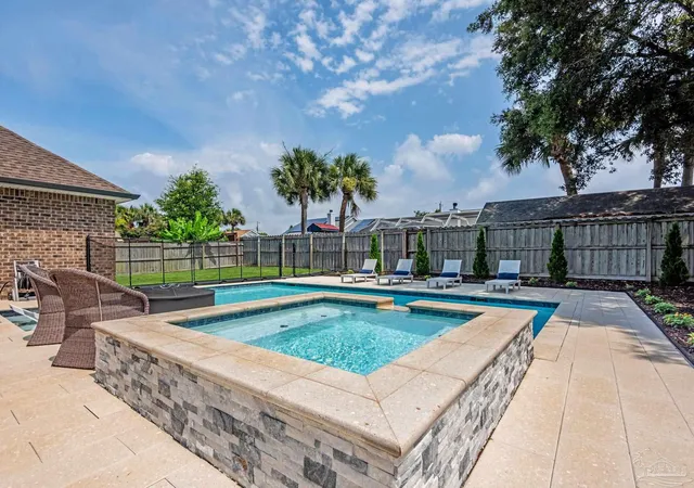 Photo 3 of Single family home for sale at 1525 Sabal Palm Dr, Gulf Breeze, FL 32563 | MLS# 685163 | Listing updated on 2026-09-30