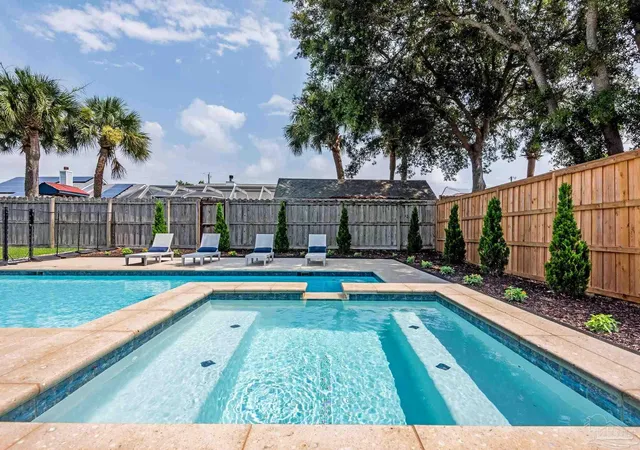 Photo 3 of Single family home for sale at 1525 Sabal Palm Dr, Gulf Breeze, FL 32563 | MLS# 685163 | Listing updated on 2026-09-30