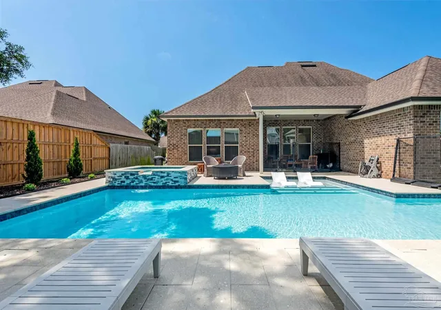 Photo 4 of Single family home for sale at 1525 Sabal Palm Dr, Gulf Breeze, FL 32563 | MLS# 685163 | Listing updated on 2026-09-30