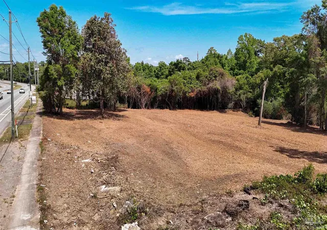 3rd image of 9820 N Davis Hwy, Pensacola, FL 32514 | MLS# 682138