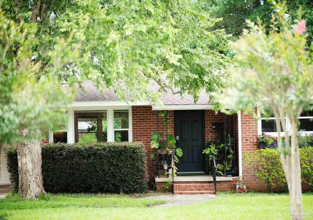 Photo 1 of Single family home for sale at 413 W Brainerd St, Pensacola, FL 32501 | MLS# 684749 | Listing updated on 2026-10-02