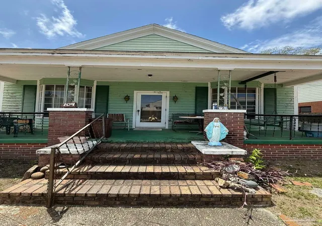3rd image of 109 S Florida Blanca St, Pensacola, FL 32502 | MLS# 683352