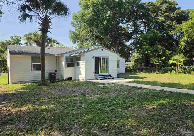 Photo 3 of Single family home for sale at 203 Henry St, Pensacola, FL 32507 | MLS# 685498 | Listing updated on 2026-09-22