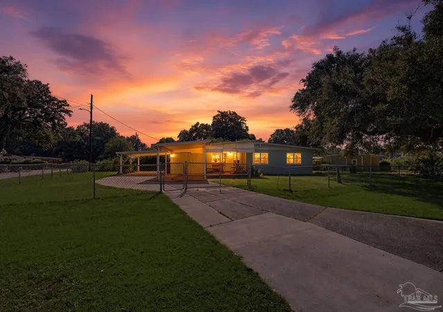 Photo 2 of Single family home for sale at 602 Edgecliff Dr, Pensacola, FL 32506 | MLS# 688210 | Listing updated on 2026-09-09